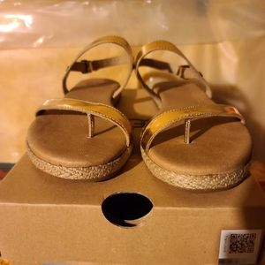 UGG Women's Brylee Gold Sandals Size 6.5